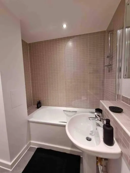 Charming Studio In Bricklane Apartment London