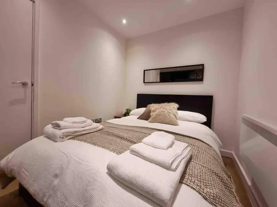 Charming Studio In Bricklane Apartment London