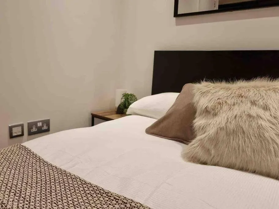 Charming Studio In Bricklane Apartment London